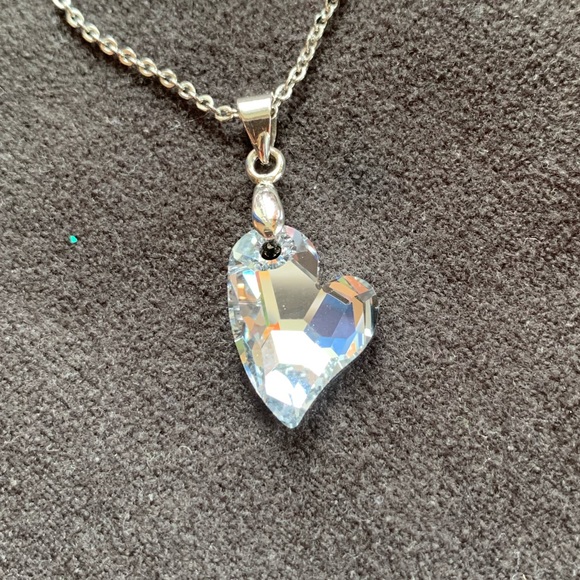 *2/$40* Swarovski Elements 💕 Necklace - Picture 2 of 4